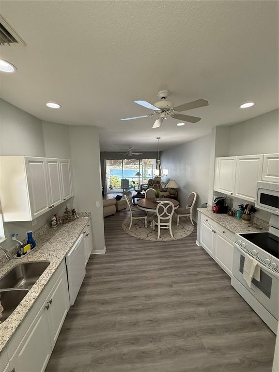 Image 22 of property listing at 2424 MAGNOLIA CIRCLE, North Port, FL 34289