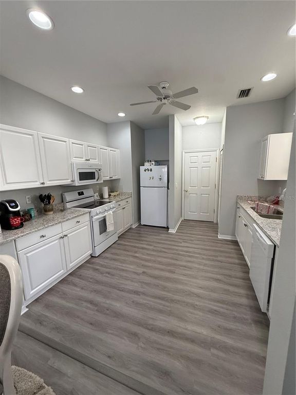 Image 23 of property listing at 2424 MAGNOLIA CIRCLE, North Port, FL 34289