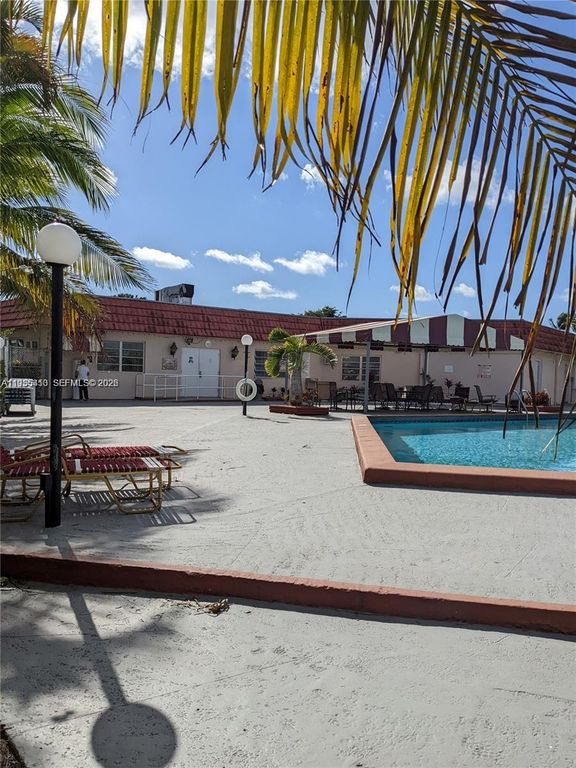 65 NE 202nd Terrace Q27, Miami Gardens, FL 33179