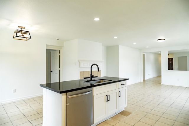 8531 Village Rose Lane, Houston, TX 77072