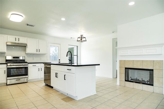 8531 Village Rose Lane, Houston, TX 77072