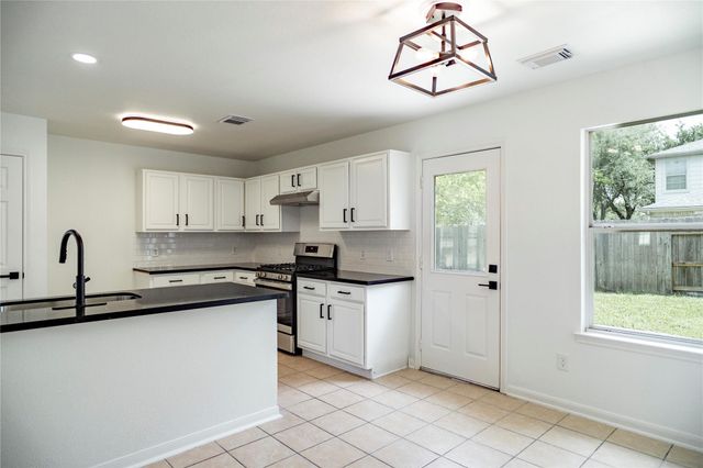 8531 Village Rose Lane, Houston, TX 77072