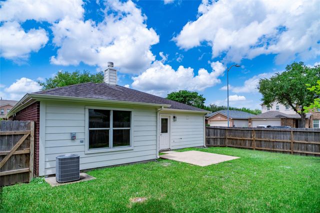 8531 Village Rose Lane, Houston, TX 77072