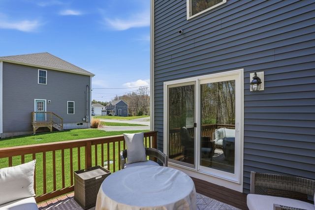 114 Run Brook Circle, Taunton, MA 02780
