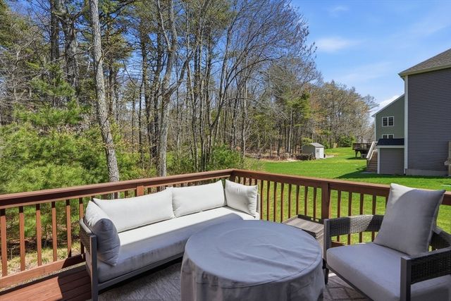 114 Run Brook Circle, Taunton, MA 02780