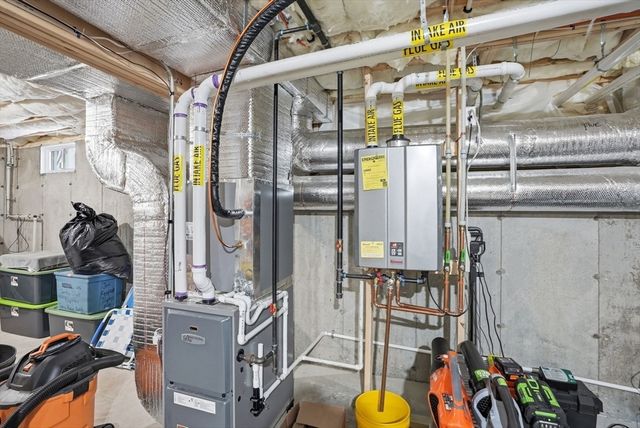 114 Run Brook Circle, Taunton, MA 02780