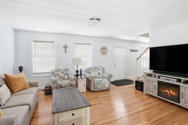 114 Run Brook Circle, Taunton, MA 02780