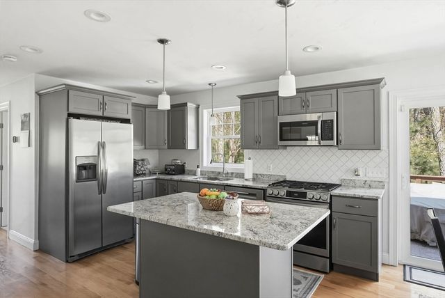 114 Run Brook Circle, Taunton, MA 02780