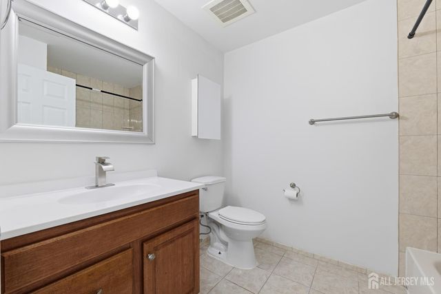 191-C Sierra Court, Woodbridge Proper, NJ 07095