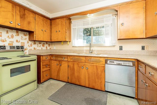 515 Whims Lane, Rochester, MI 48306