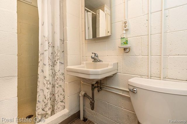 515 Whims Lane, Rochester, MI 48306