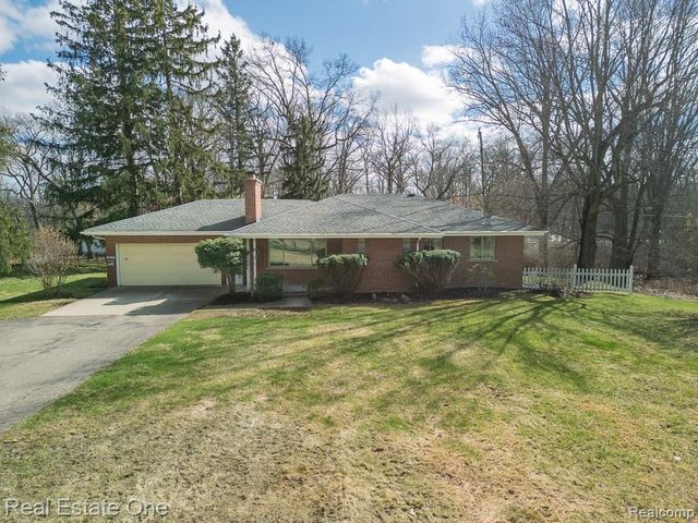 515 Whims Lane, Rochester, MI 48306
