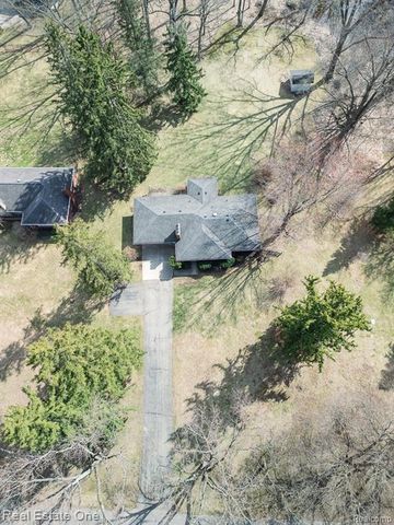 515 Whims Lane, Rochester, MI 48306