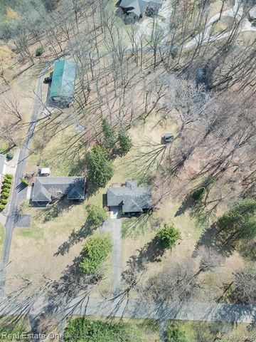 515 Whims Lane, Rochester, MI 48306