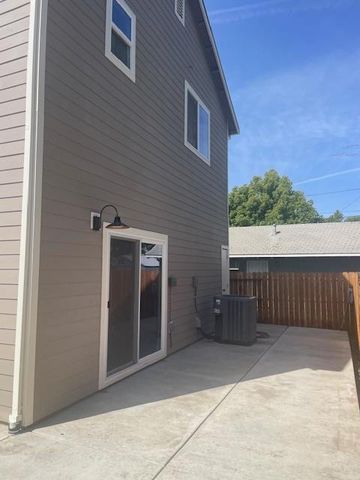 105 2nd St, Marysville, CA 95901