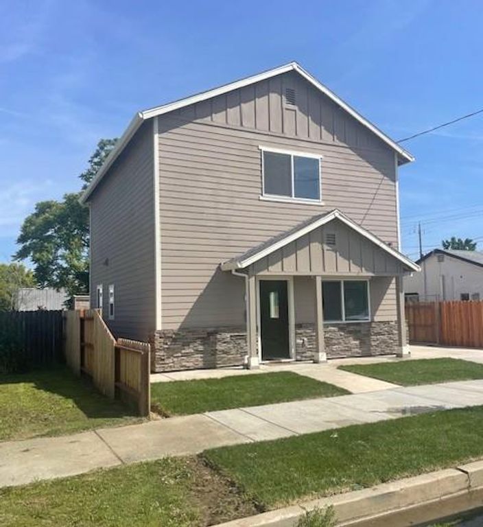105 2nd St, Marysville, CA 95901