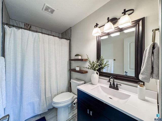 6312 W 66th St Street, Sioux Falls, SD 57106