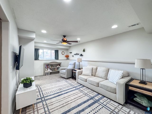 6312 W 66th St Street, Sioux Falls, SD 57106