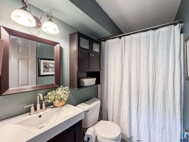 6312 W 66th St Street, Sioux Falls, SD 57106