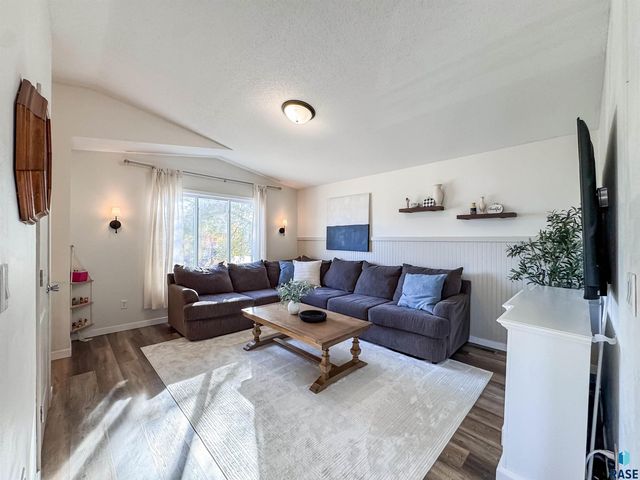 6312 W 66th St Street, Sioux Falls, SD 57106