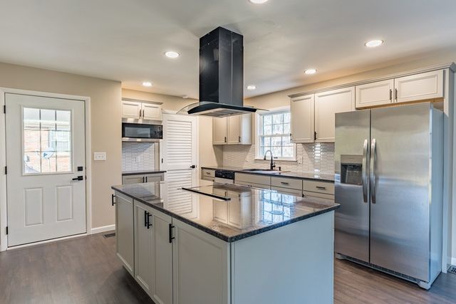 506 Holiday Park Dr., Hopkinsville, KY 42240