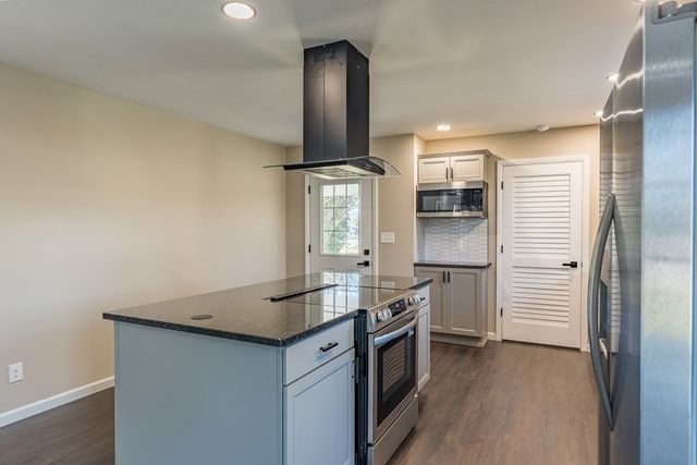 506 Holiday Park Dr., Hopkinsville, KY 42240