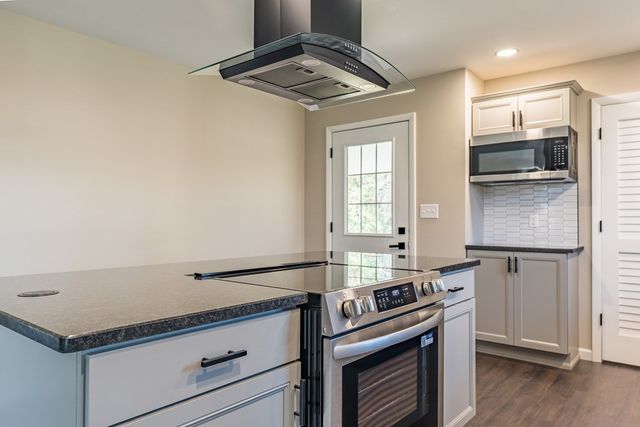 506 Holiday Park Dr., Hopkinsville, KY 42240