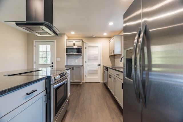 506 Holiday Park Dr., Hopkinsville, KY 42240