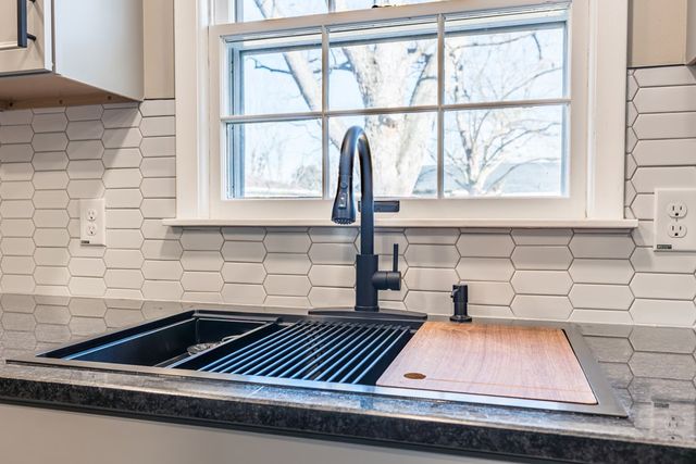 506 Holiday Park Dr., Hopkinsville, KY 42240