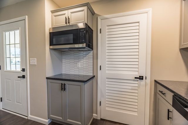 506 Holiday Park Dr., Hopkinsville, KY 42240