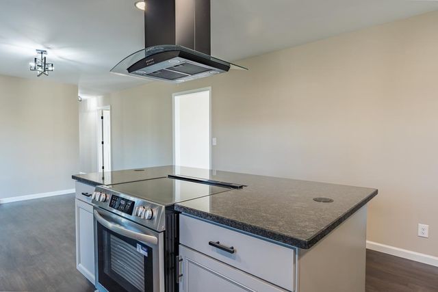 506 Holiday Park Dr., Hopkinsville, KY 42240