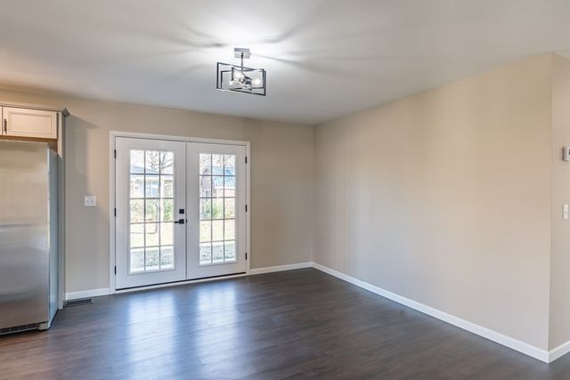 506 Holiday Park Dr., Hopkinsville, KY 42240