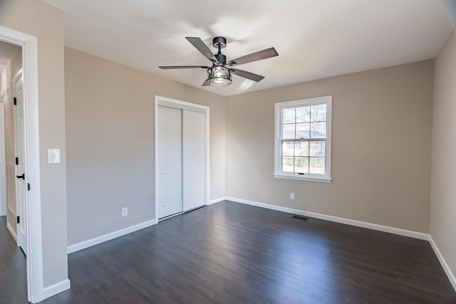 506 Holiday Park Dr., Hopkinsville, KY 42240