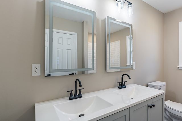 506 Holiday Park Dr., Hopkinsville, KY 42240