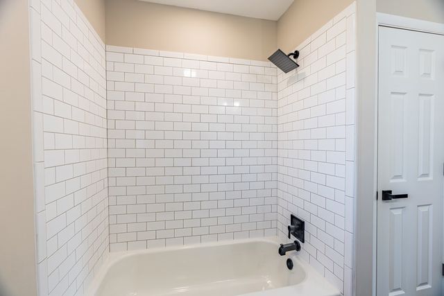 506 Holiday Park Dr., Hopkinsville, KY 42240