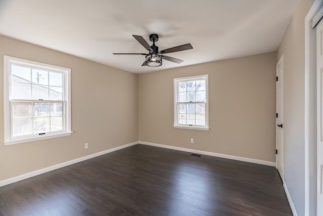 506 Holiday Park Dr., Hopkinsville, KY 42240