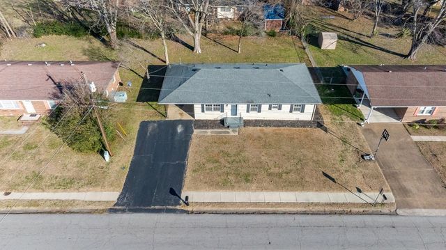 506 Holiday Park Dr., Hopkinsville, KY 42240