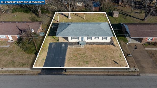 506 Holiday Park Dr., Hopkinsville, KY 42240