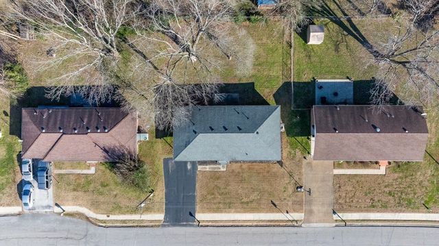 506 Holiday Park Dr., Hopkinsville, KY 42240