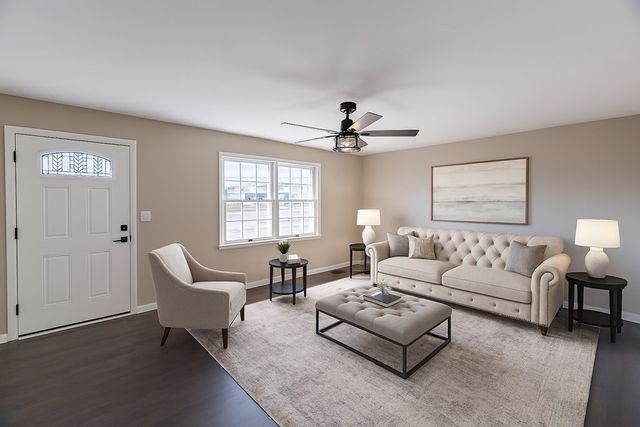 506 Holiday Park Dr., Hopkinsville, KY 42240