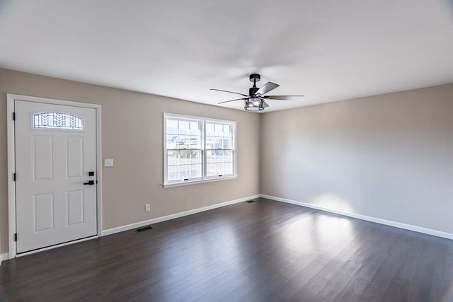 506 Holiday Park Dr., Hopkinsville, KY 42240