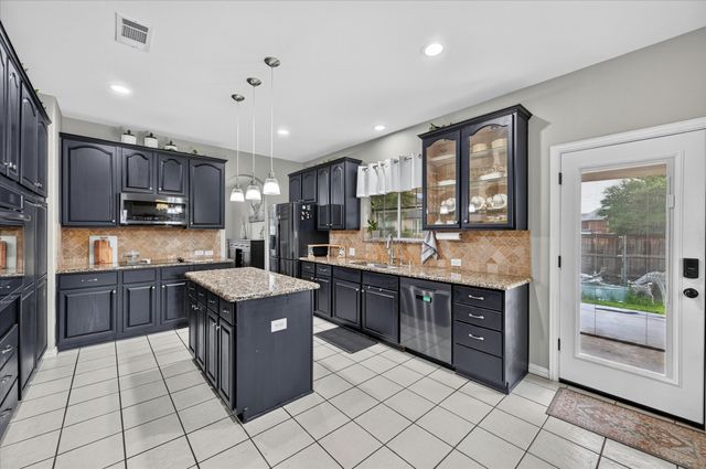851 Bridle Path, Burleson, TX 76028