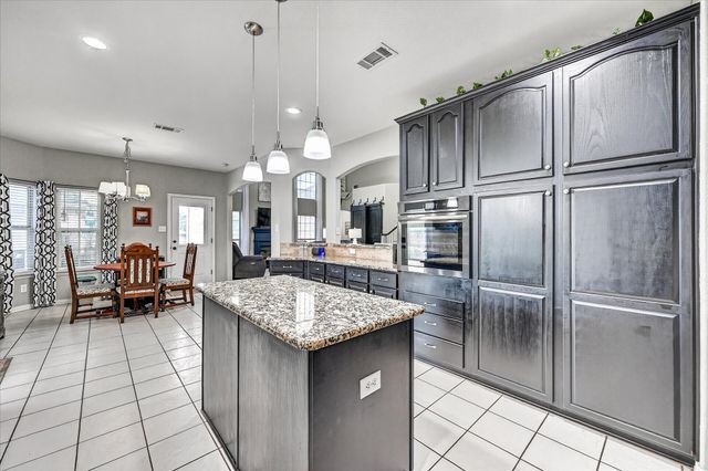 851 Bridle Path, Burleson, TX 76028