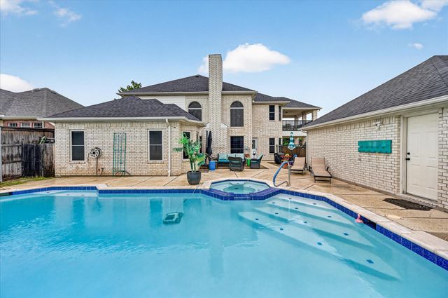 851 Bridle Path, Burleson, TX 76028