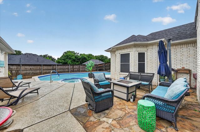 851 Bridle Path, Burleson, TX 76028
