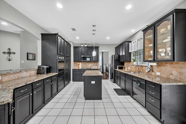 851 Bridle Path, Burleson, TX 76028