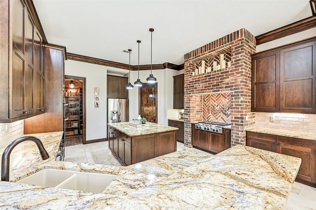 3 Wilderness Trail, Friendswood, TX 77546