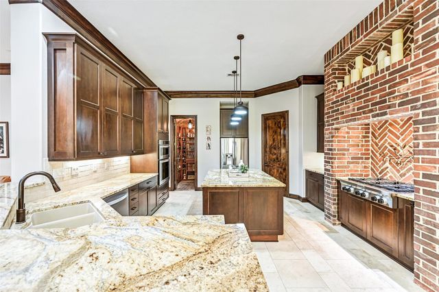 3 Wilderness Trail, Friendswood, TX 77546