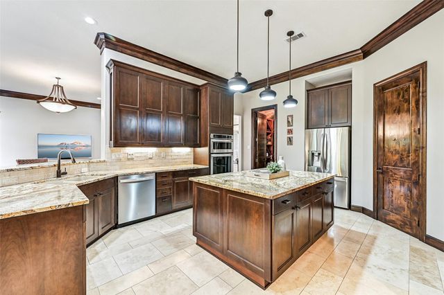 3 Wilderness Trail, Friendswood, TX 77546