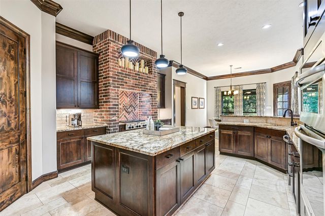 3 Wilderness Trail, Friendswood, TX 77546